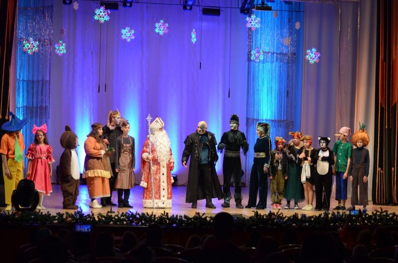 В Юрге члены Общественного совета организовали масштабный новогодний концерт для детей